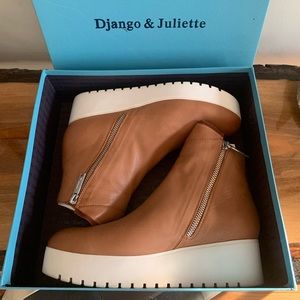 NEW IN BOX Beautiful Australian made leather Django & Juliette booties sz 39